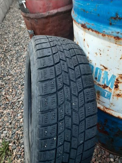 Лот: 22225295. Фото: 1. Goodyear Ice Navi 175/65 R15 липучка. Шины