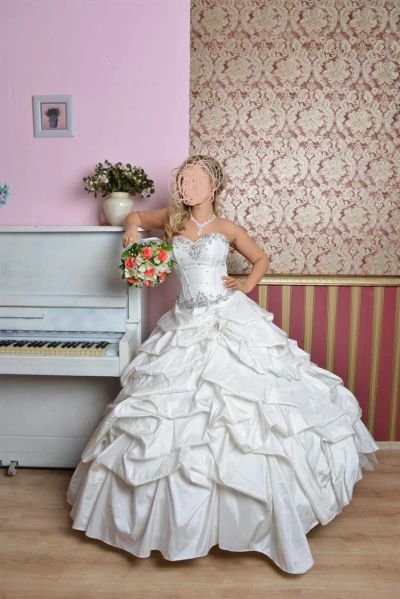 Лот: 3200716. Фото: 1. Свадебное платье + подарки. Другое (свадебная мода)
