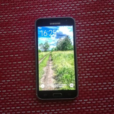 Лот: 14472729. Фото: 1. Samsung Galaxy J3 (сотовый телефон... Кнопочные мобильные телефоны