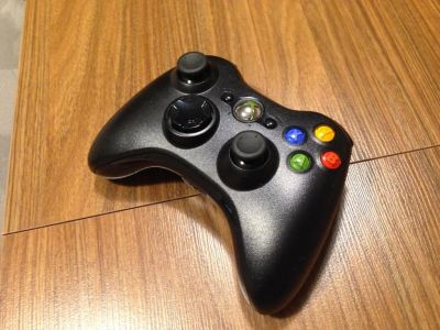Лот: 9892900. Фото: 1. Оригинальный геймпад Xbox 360. Аксессуары для игровых приставок, консолей, геймпады