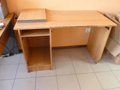 Лот: 3692299. Фото: 1. стол офисный,стол домашний,парта. Компьютерные и письменные столы