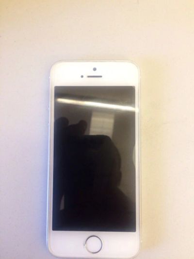 Лот: 8630805. Фото: 1. Iphone 5s 32Gb silver. Смартфоны