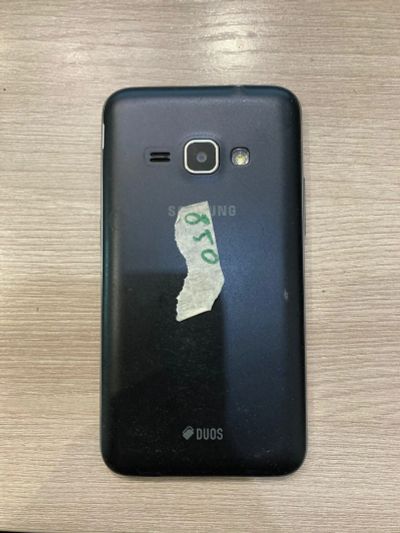 Лот: 17420988. Фото: 1. Смартфон Samsung J1 J120F. Смартфоны