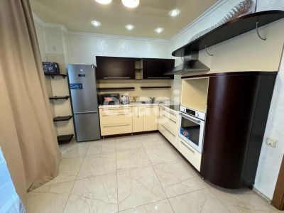 Лот: 21351306. Фото: 1. Сдам 2-комн. кв. 82 кв.м. Красноярск... Квартиры, студии