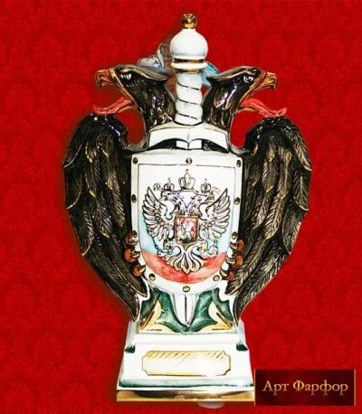Лот: 10624390. Фото: 1. Штоф из фарфора "Орел" 0,75л... Подарки на Новый год