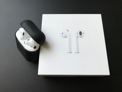 Лот: 15602993. Фото: 1. AirPods 2 копия 1:1+ чехол в подарок. Наушники, гарнитуры
