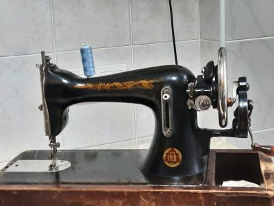 Лот: 23697022. Фото: 1. машинка швейная. Швейная, вязальная