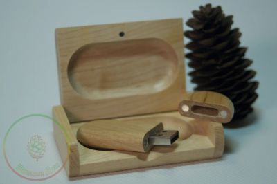 Лот: 7863399. Фото: 1. Подарочная флешка в деревянном... USB-флеш карты