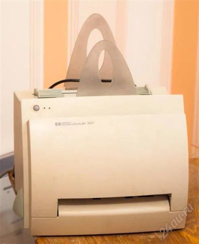 Лот: 2276683. Фото: 1. Продам принтер HP1100 в хорошем... Лазерные принтеры