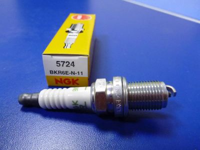 Лот: 8332133. Фото: 1. Свеча зажигания NGK 5724 BKR6E-N-11. Двигатель и элементы двигателя