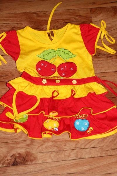 Лот: 6355458. Фото: 1. Платье с яблочком на годик - полтора. Платья, сарафаны