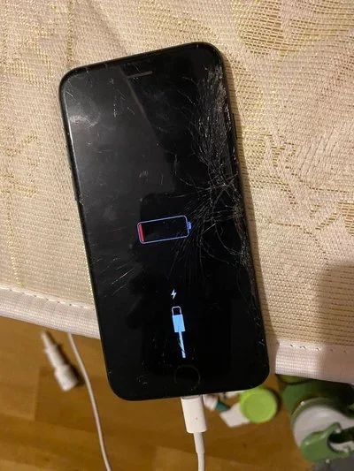 Лот: 16729458. Фото: 1. Iphone 7. Смартфоны