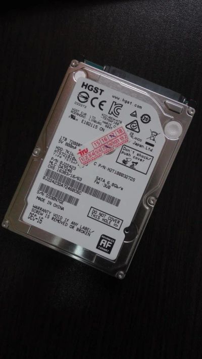 Лот: 11220429. Фото: 1. Hitachi Travelstar 7K1000 HTS721010A9E630... Жёсткие диски (HDD)