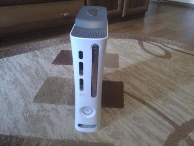 Лот: 5761920. Фото: 1. Xbox 360 60gb Freeboot, два джойстика... Игровые приставки, консоли