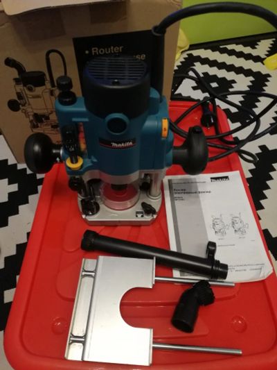 Лот: 14940485. Фото: 1. Фрезер makita RP1110c. Электроинструмент