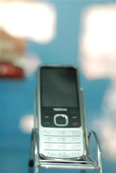 Лот: 866549. Фото: 1. Nokia 6700c хром2. Кнопочные мобильные телефоны