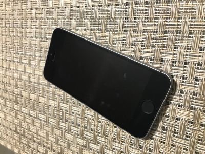 Лот: 13390619. Фото: 1. Apple iPhone SE 32gb space gray. Смартфоны