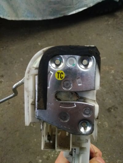 Лот: 14457262. Фото: 1. Замок двери Honda Fit GE6, L13A... Кузов