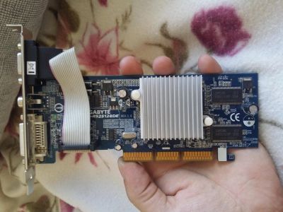 Лот: 4421286. Фото: 1. видеокарта Gigabyte Radeon 9250... Видеокарты