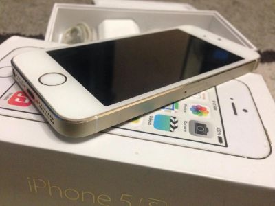 Лот: 6736895. Фото: 1. iPhone 5s 16Gb Gold. Состояние... Смартфоны