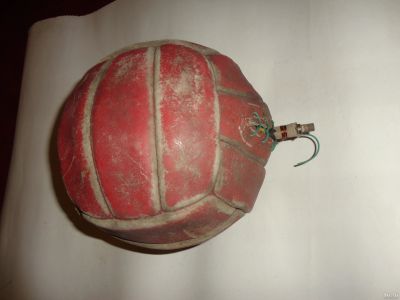 Лот: 12996470. Фото: 1. Мяч футбольный старый из СССР... Предметы интерьера и быта