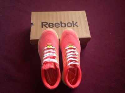Лот: 5657377. Фото: 1. Кросовки Reebok EasyTone 6. Кеды, кроссовки, слипоны