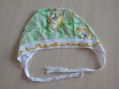 Лот: 3864473. Фото: 1. чепчик трикотаж желто-зеленый. Ползунки, распашонки, слипы