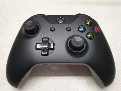 Лот: 16945259. Фото: 1. Xbox One беспроводной геймпад... Аксессуары для игровых приставок, консолей, геймпады