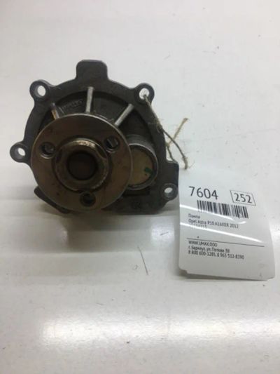 Лот: 20375991. Фото: 1. Помпа Opel Astra 2012 25194313... Двигатель и элементы двигателя