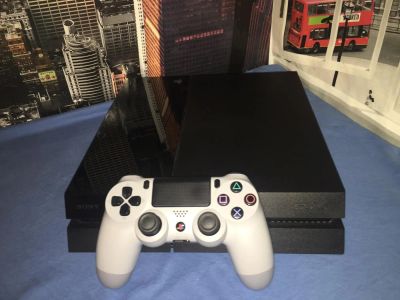 Лот: 8657199. Фото: 1. Playstation 4 с геймпадом Anniversary... Игровые приставки, консоли