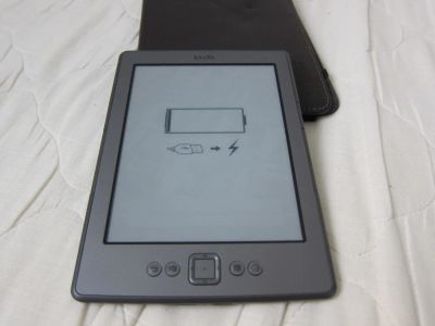 Лот: 10179309. Фото: 1. Kindle 5 reader + чехол - неисправный... Электронные книги