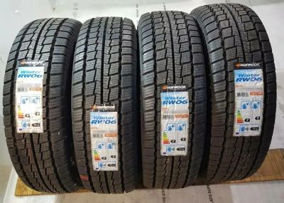 Лот: 19442774. Фото: 1. шины 205/70 R15 Hankook RW06 106... Шины