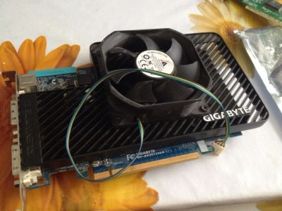 Лот: 3490546. Фото: 1. Radeon 2600 xt 256mb. Видеокарты