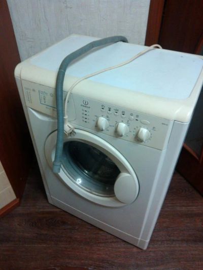 Лот: 9011009. Фото: 1. Стиральная машина Indesit WISL... Стиральные машины