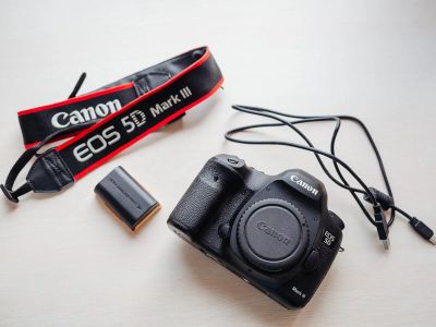 Лот: 11705411. Фото: 1. Canon 5D Mark III + 24-70mm f... Цифровые зеркальные