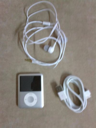 Лот: 3584234. Фото: 1. ipod nano 4gb оригинал. Плееры