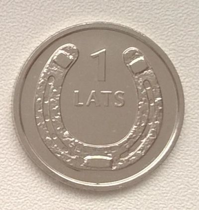 Лот: 7452243. Фото: 1. Латвия. 1 лат. 2010 год. Подкова... Страны СНГ и Балтии