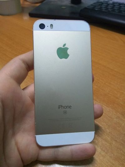 Лот: 16926472. Фото: 1. Iphone se 32gb. Смартфоны