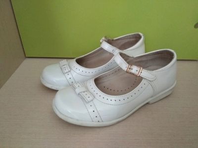 Лот: 11563620. Фото: 1. Кожаные туфли для девочки 30 р-р. Туфли