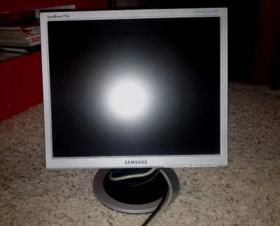 Лот: 6904299. Фото: 1. Монитор Samsung GH17LS. ЖК-мониторы