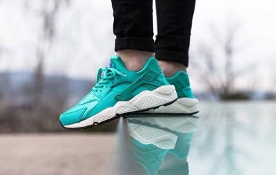 Лот: 7443367. Фото: 1. Кроссовки Nike Air Huaraches. Кеды, кроссовки, слипоны