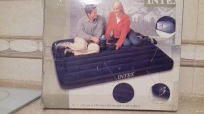Лот: 13227873. Фото: 1. Матрас надувной INTEX 137х191х22... Спальные мешки, надувные кровати, коврики туристические