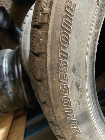 Лот: 18121742. Фото: 1. Резина Bridgestone r17 липучка... Шины