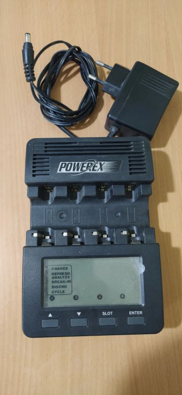 Лот: 18315617. Фото: 1. Навороченное зарядное Powerex... Зарядные устройства, блоки питания для бытовой техники