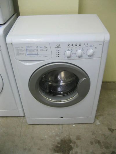 Лот: 3243646. Фото: 1. Стиральная машина Indesit WISL105... Стиральные машины