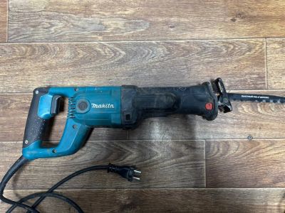 Лот: 25768059. Фото: 1. Сабельная пила Makita JR3050. Электроинструмент