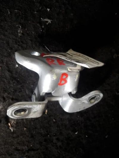 Лот: 21412752. Фото: 1. Петля двери верхняя Toyota Camry... Двигатель и элементы двигателя