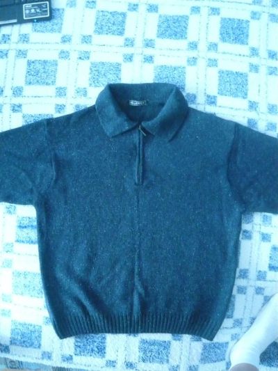 Лот: 3264604. Фото: 1. Свитер 46 р. Свитеры, толстовки, худи
