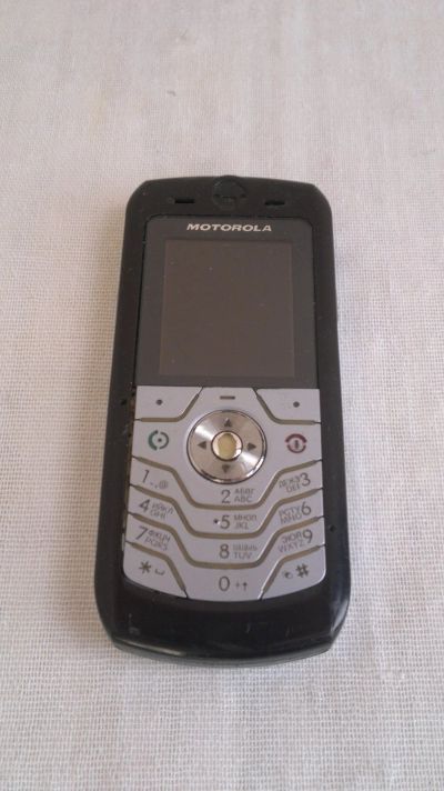 Лот: 13956471. Фото: 1. Мобильный телефон Motorola. Кнопочные мобильные телефоны