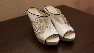 Лот: 7085405. Фото: 1. Сабо на танкетке 38-39 р. Сабо